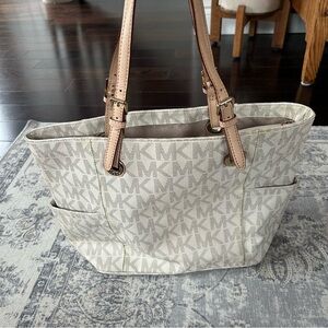 Michael Kors Monogram Jet Set Tote Bag